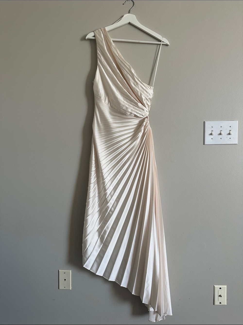 Dress Forum One-Shoulder Pleated Ivory Evening Gown - Picture 5 of 10